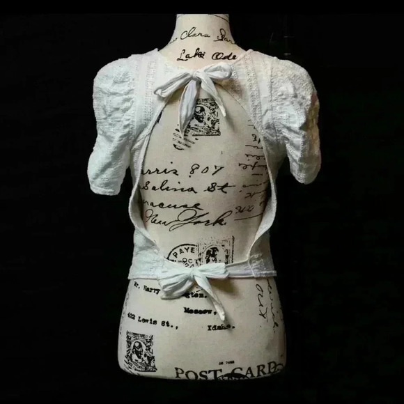 FREE PEOPLE Open Back tie ADORABLE White Top size XS Eyelet detail Fairycore - Picture 7 of 12